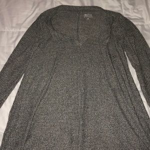 Grey long sleeve v neck